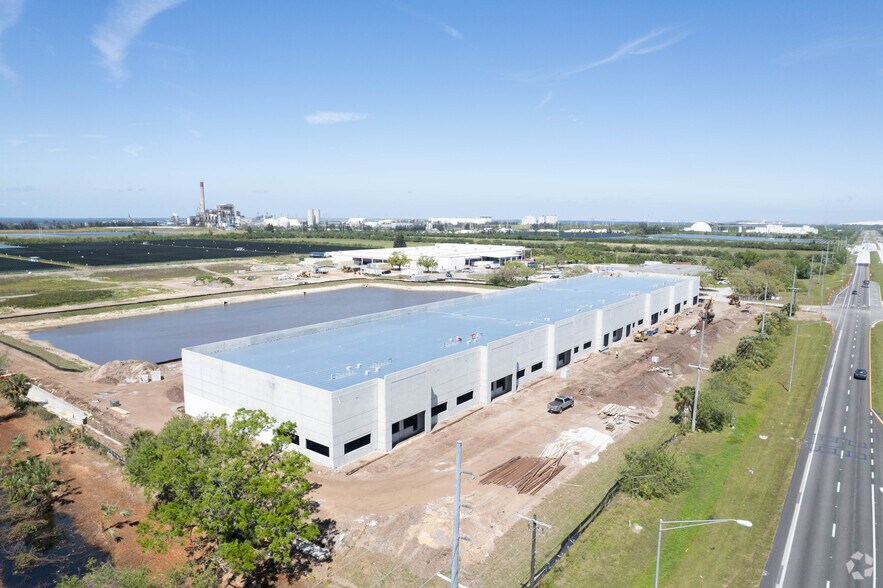 6920 U.S. 41 hwy, Apollo Beach, FL à louer - Photo de l’immeuble – Image 1 sur 2