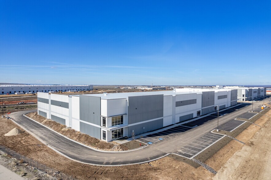 7075 S Eisenman Rd, Boise, ID à louer - Photo de l’immeuble – Image 3 sur 12