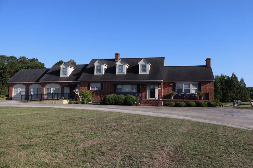 1107 Erwin Rd, Dunn, NC à vendre - Photo de l’immeuble – Image 1 sur 14
