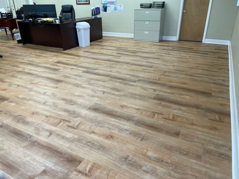 221 N Scenic Hwy, Frostproof, FL à louer - Hall d’entrée – Image 3 sur 10