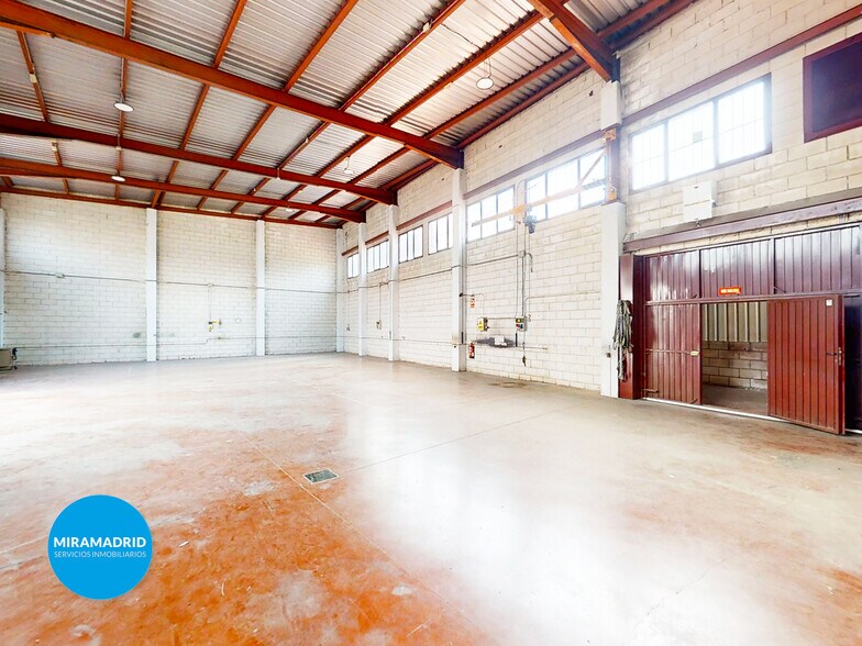Industriel/Logistique dans Paracuellos de Jarama, Madrid à vendre - Photo de l’immeuble – Image 3 sur 7