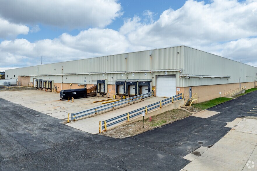 3800 Lapeer Rd, Auburn Hills, MI à louer - Photo de l’immeuble – Image 3 sur 6