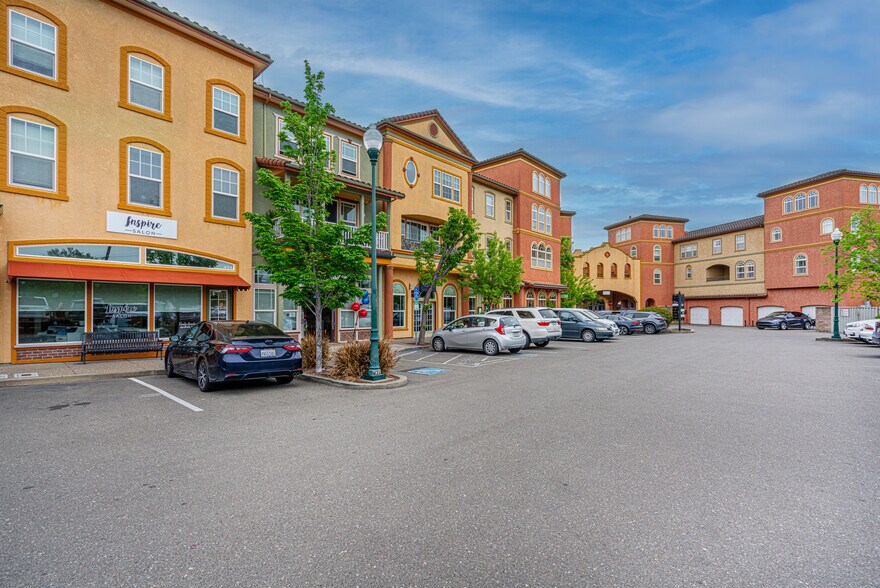 434-432 Emily Rose Cir, Windsor, CA à vendre - Photo de l’immeuble – Image 3 sur 63