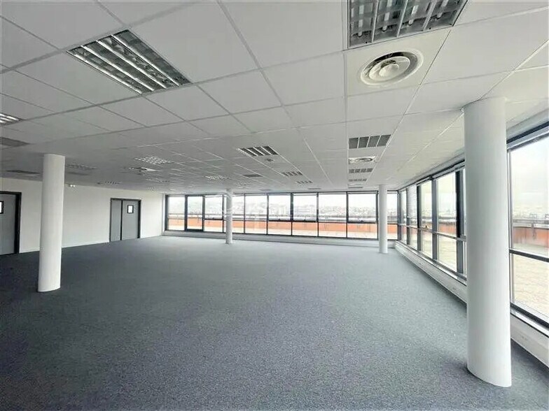 Bureau dans Créteil à louer - Photo de l’immeuble – Image 2 sur 8