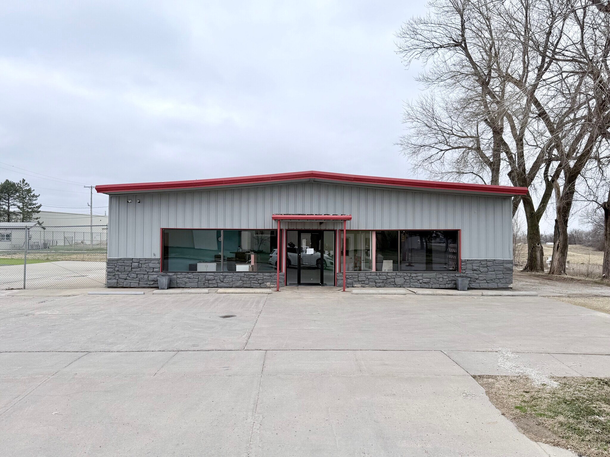 911 W 1st St, Mcpherson, KS à vendre Photo principale– Image 1 sur 24