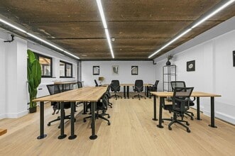 18 Victoria Park Sq, Londres à louer Photo intérieure– Image 2 sur 9