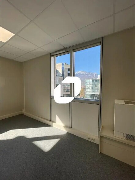 Bureau dans Grenoble à louer - Photo de l’immeuble – Image 3 sur 8