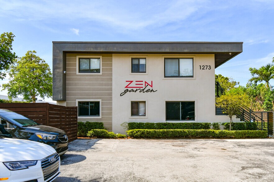 1273 NE 38th St, Oakland Park, FL à vendre - Photo de l’immeuble – Image 2 sur 26
