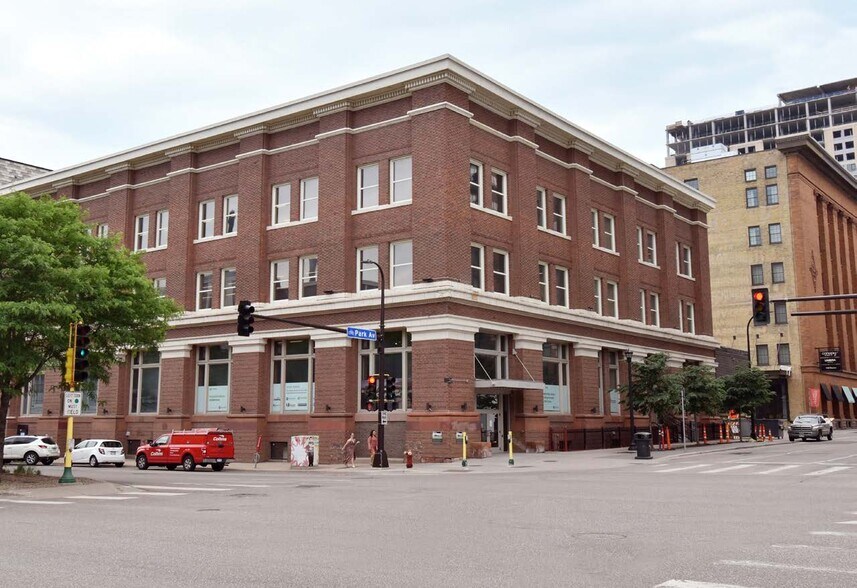 233 Park Ave, Minneapolis, MN à louer - Photo de l’immeuble – Image 1 sur 4