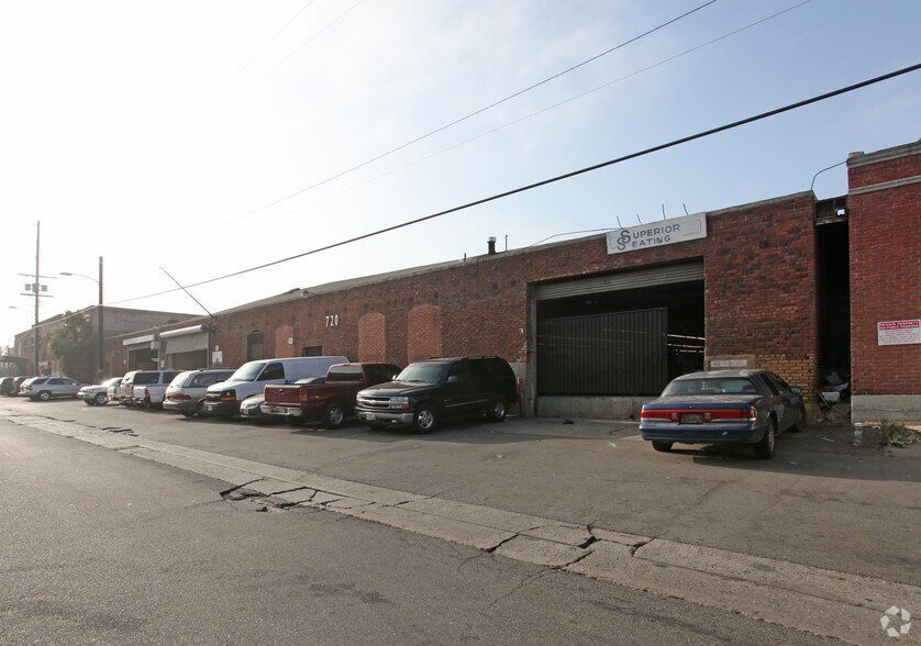 710-734 E 62nd St, Los Angeles, CA à louer - Photo de l’immeuble – Image 3 sur 34