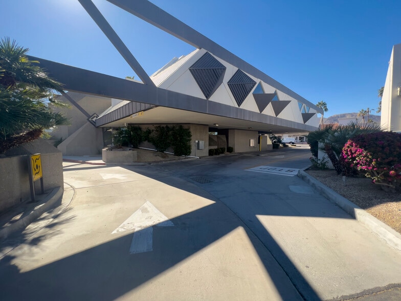 74010 El Paseo, Palm Desert, CA à vendre - Photo de l’immeuble – Image 3 sur 12