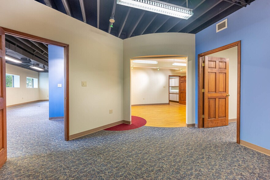 5600 Kentshire Dr, Dayton, OH à louer - Photo de l’immeuble – Image 2 sur 10