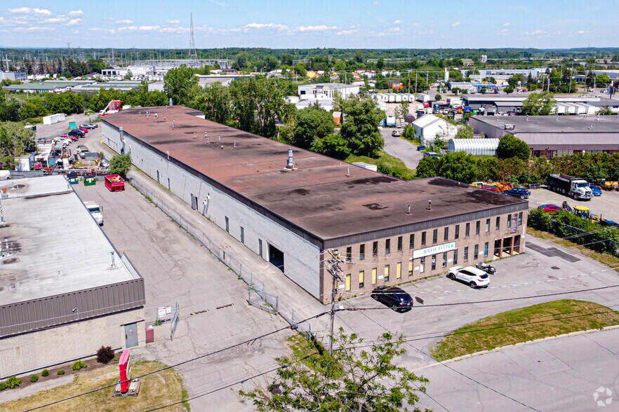 3205 Swansea Cres, Ottawa, ON à louer - Photo de l’immeuble – Image 3 sur 4