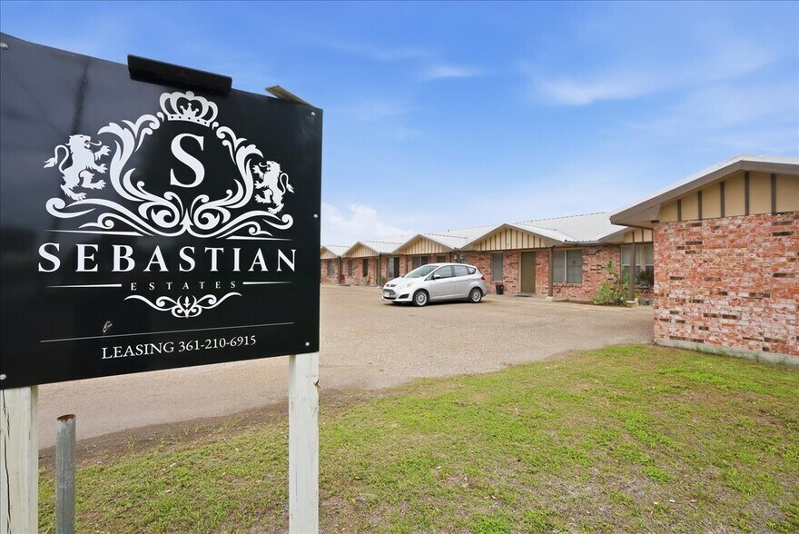 1400 N Saint Marys St, Beeville, TX à vendre - Photo de l’immeuble – Image 2 sur 36