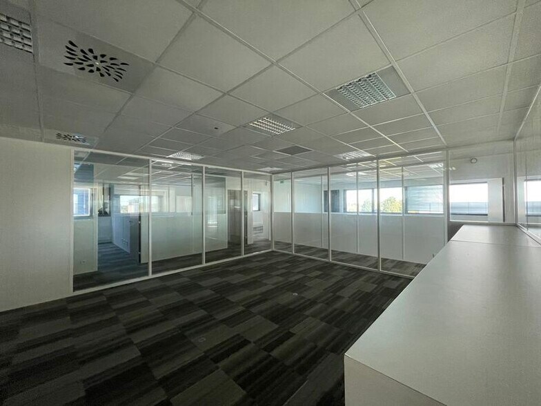 Bureau dans Artigues-près-Bordeaux à vendre - Photo intérieure – Image 1 sur 9