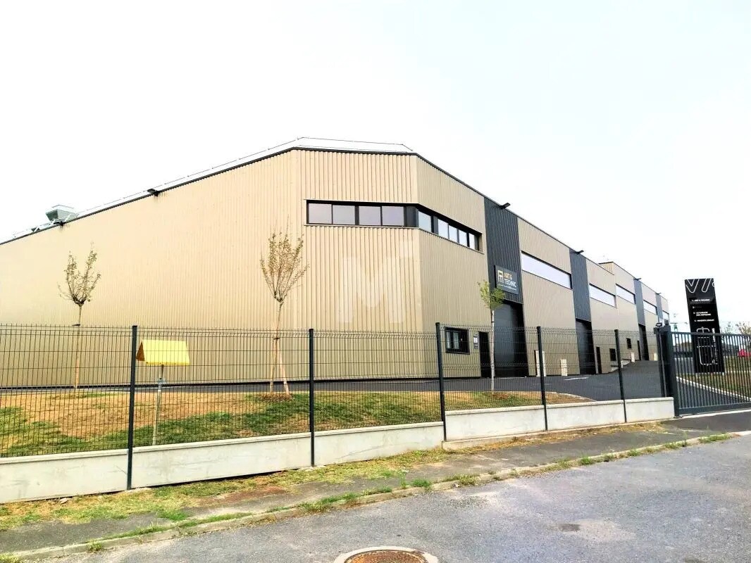 Local d’activités dans Étréchy à louer Photo de l’immeuble– Image 1 sur 11