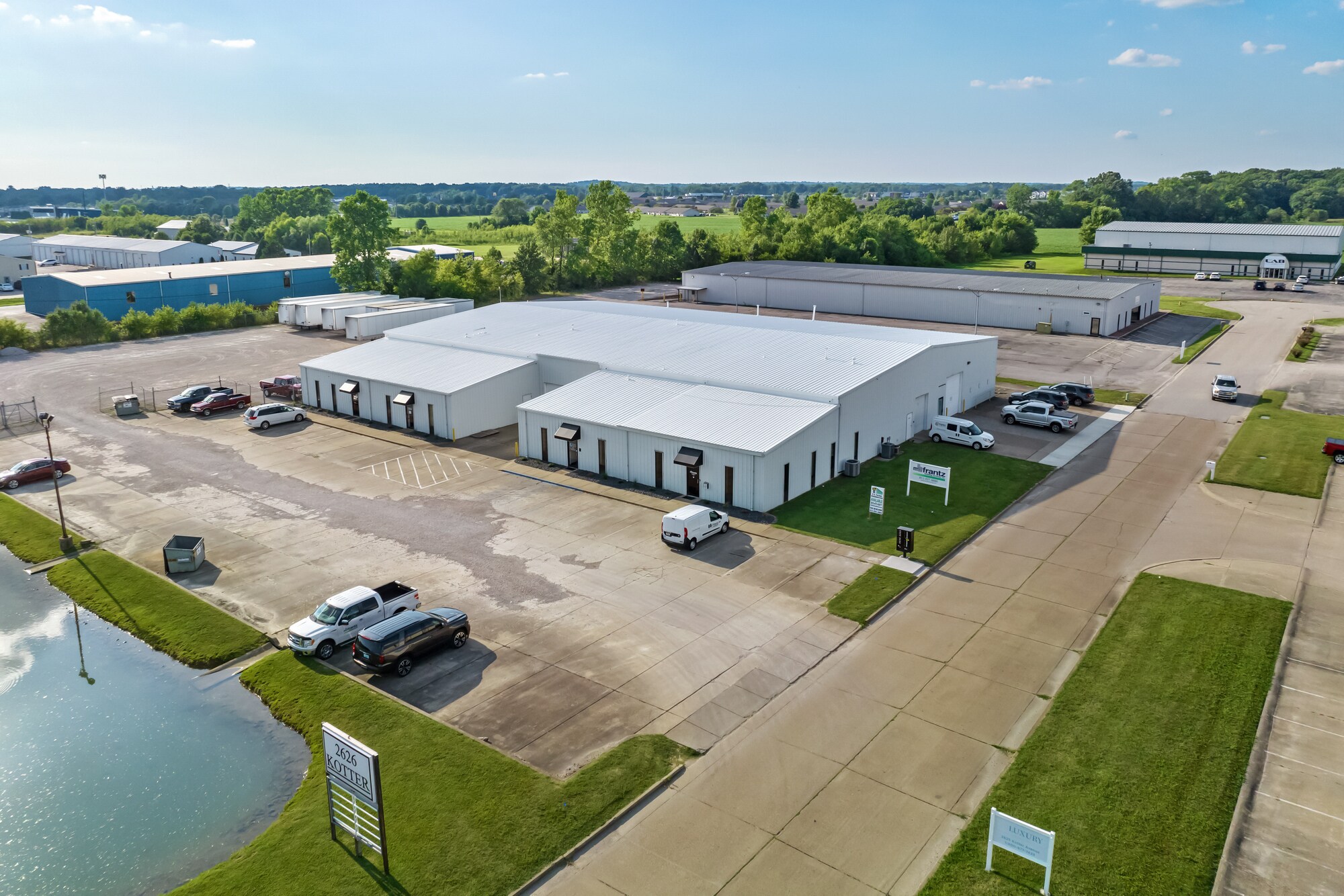 2626 Kotter Ave, Evansville, IN à vendre Photo de l’immeuble– Image 1 sur 15