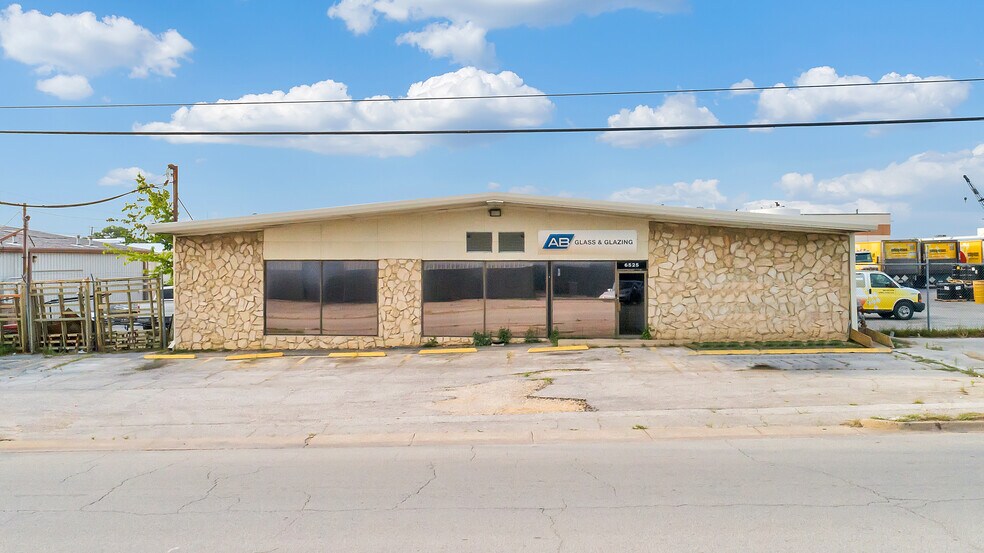 6525 Midway Rd, Haltom City, TX à louer - Photo de l’immeuble – Image 1 sur 10