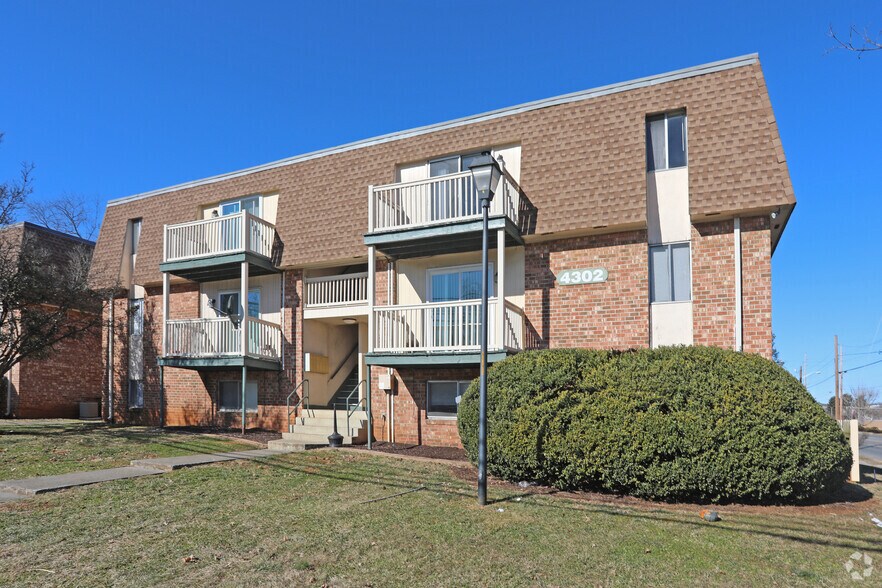 4302-4410 Plantation Rd NE, Roanoke, VA à vendre - Photo principale – Image 1 sur 69