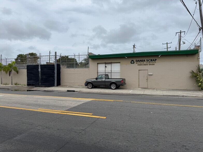 177 Phippen-waiters Rd, Dania, FL à vendre - Photo de l’immeuble – Image 3 sur 13