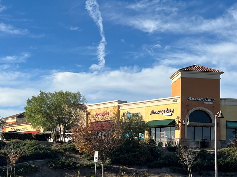 1263 Simi Town Center Way, Simi Valley, CA à louer - Photo de l’immeuble – Image 1 sur 6