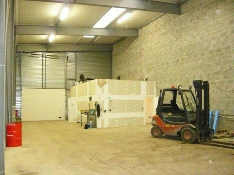 Local d’activités dans Damigny à louer - Photo de l’immeuble – Image 2 sur 4