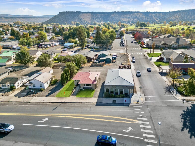 220 NW Meadow Lakes Dr, Prineville, OR à vendre - Photo de l’immeuble – Image 2 sur 19