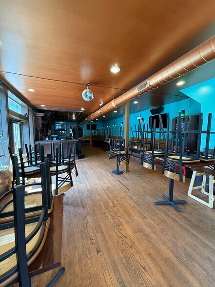 2826 N LINCOLN Ave, Chicago, IL à louer - Photo de l’immeuble – Image 2 sur 31