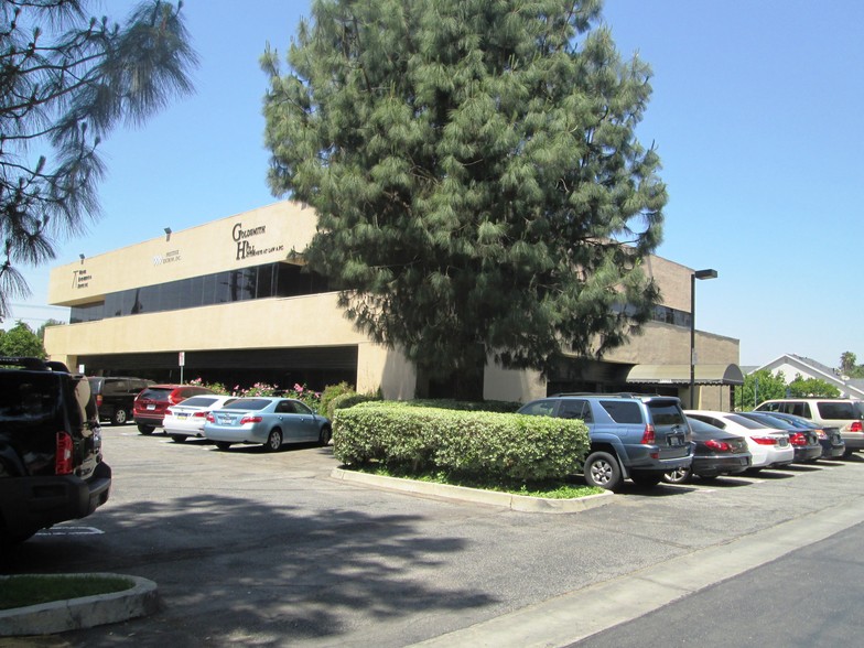 16933 Parthenia St, Northridge, CA à louer - Photo de l’immeuble – Image 1 sur 2
