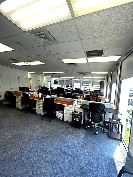 75 Lincoln Hwy, Iselin, NJ à louer - Photo de l’immeuble – Image 3 sur 42