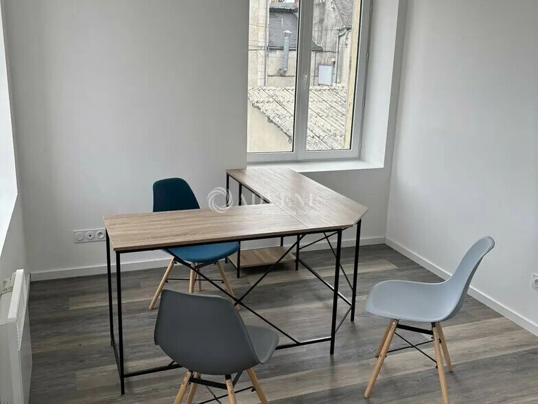 Bureau dans Saint-Florent-sur-Cher à louer - Photo intérieure – Image 1 sur 3