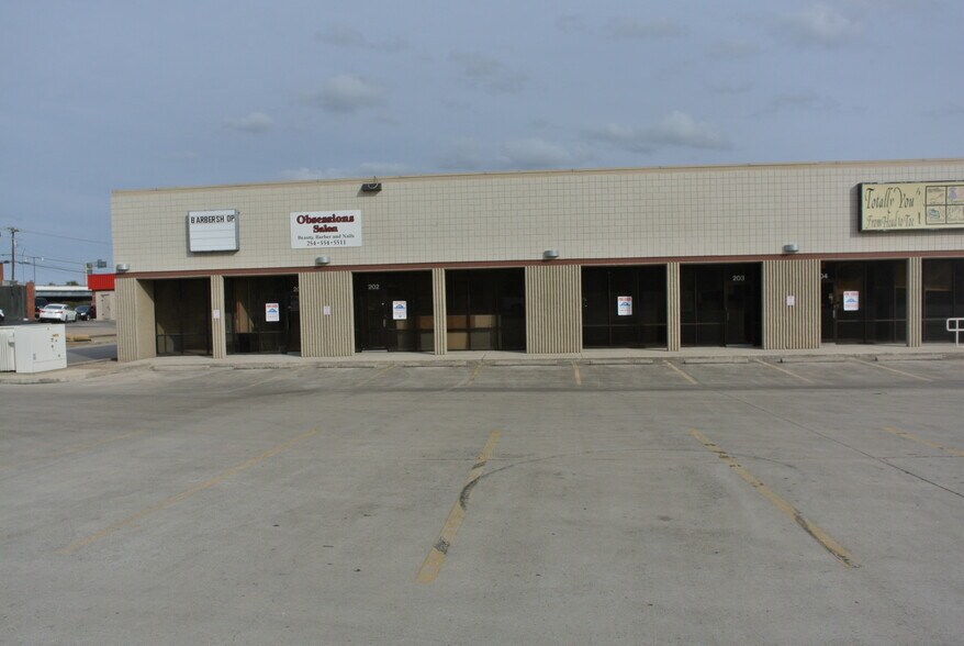 2501 S W S Young Dr, Killeen, TX à louer - Photo de l’immeuble – Image 2 sur 5