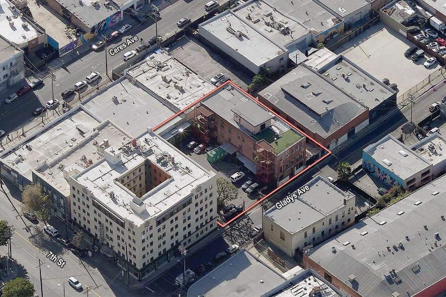 718 Gladys Ave, Los Angeles, CA à vendre - Aérien – Image 1 sur 2