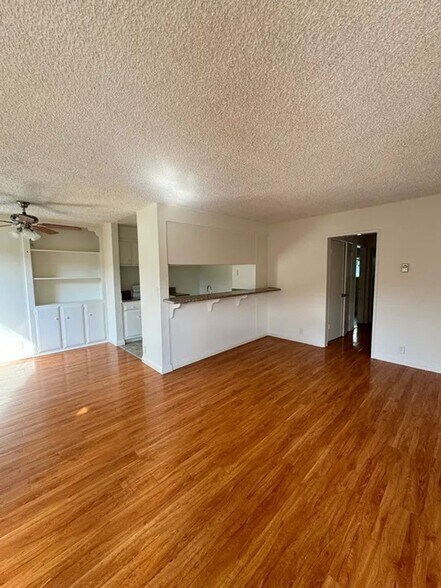 10535 Lindley Ave, Northridge, CA à louer - Photo de l’immeuble – Image 3 sur 3