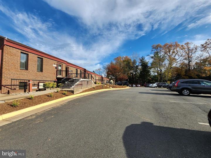2555-2575 Chain Bridge Rd, Vienna, VA à louer - Photo de l’immeuble – Image 3 sur 19