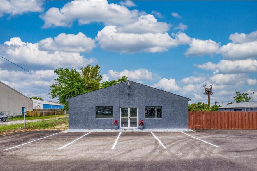 317 S Old Corry Field Rd, Pensacola, FL à louer - Photo de l’immeuble – Image 2 sur 12