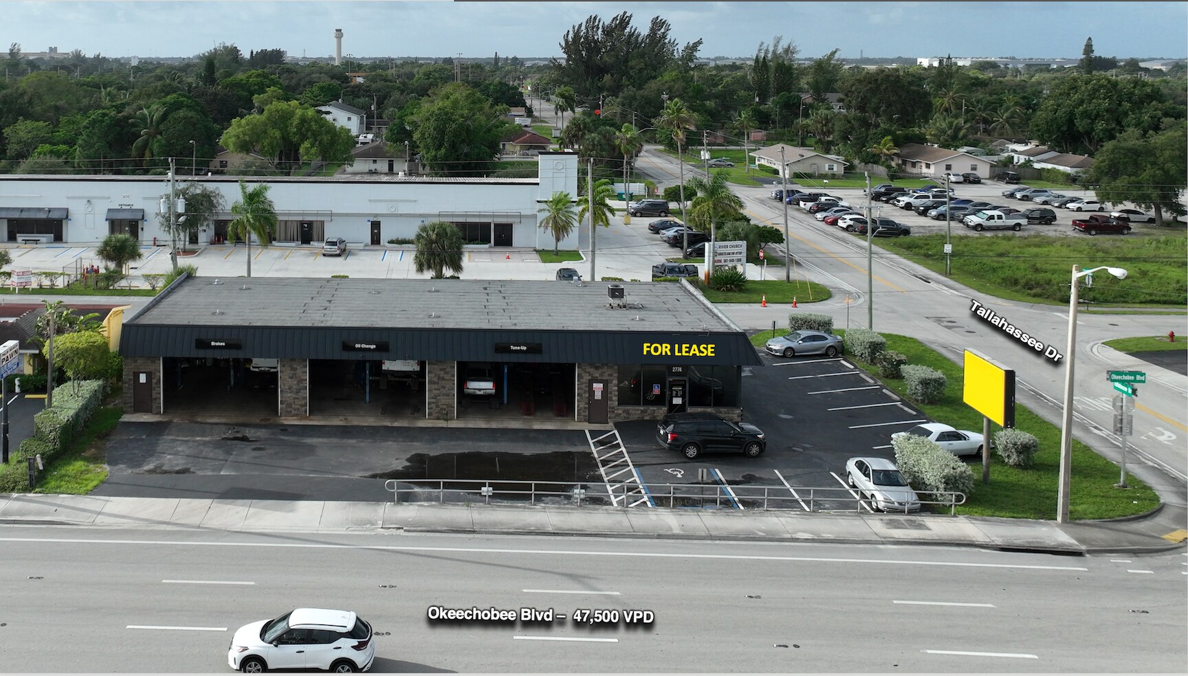 2774 Okeechobee Blvd, West Palm Beach, FL à louer Photo de l’immeuble– Image 1 sur 9