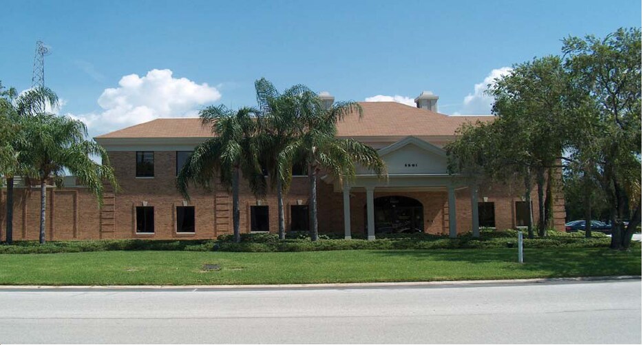 5501 W Gray St, Tampa, FL à louer - Photo de l’immeuble – Image 3 sur 20