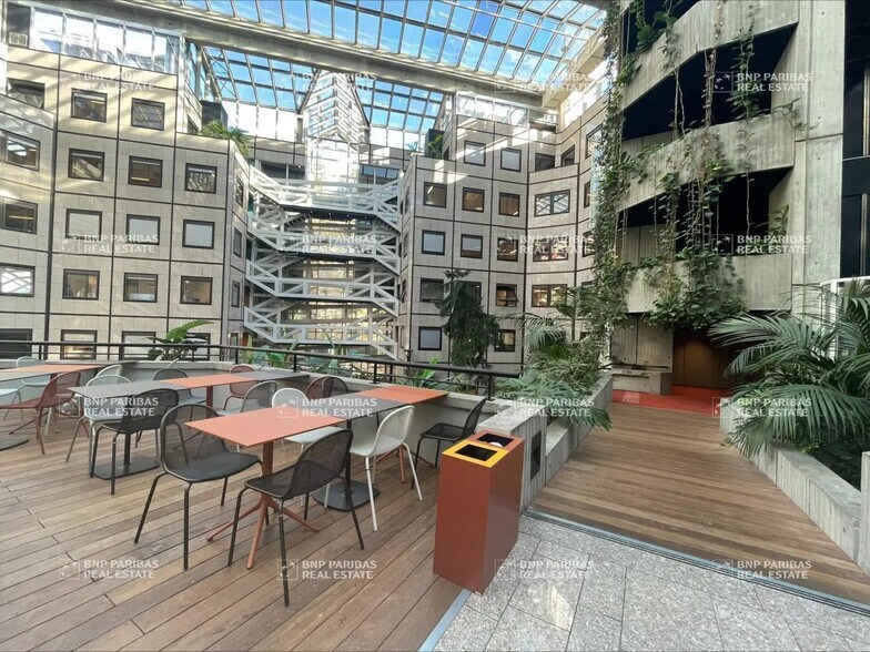 Bureau dans Villeurbanne à louer - Photo de l’immeuble – Image 3 sur 30
