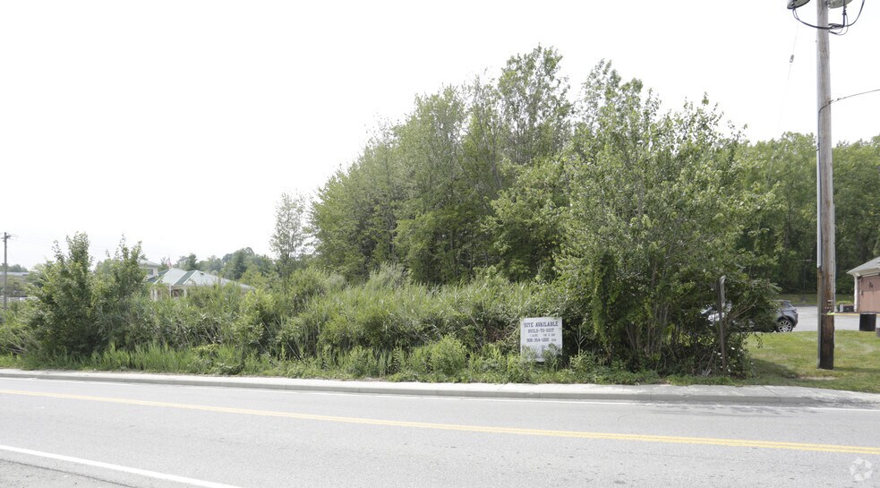1075 Stoneleigh Ave, Carmel, NY à vendre - Photo de l’immeuble – Image 2 sur 2