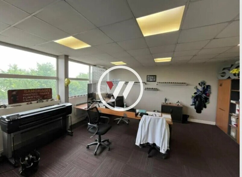 Bureau dans Bondy à louer - Photo de l’immeuble – Image 3 sur 5