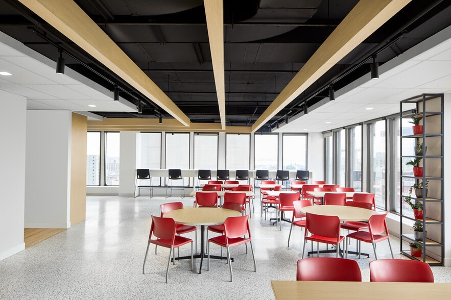 800 Boul De Maisonneuve E, Montréal, QC à louer - Photo intérieure – Image 3 sur 12