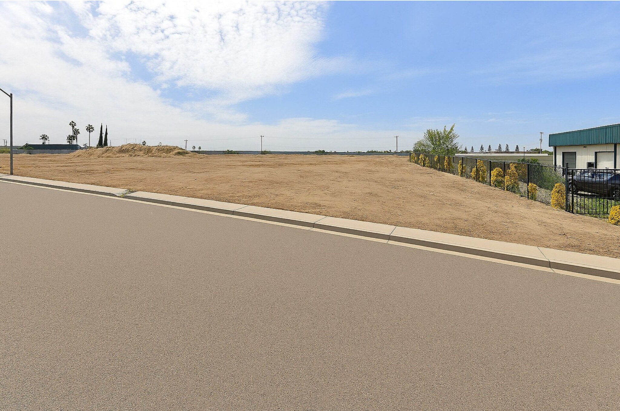 301 Kiernan Ave, Modesto, CA à vendre Photo de l’immeuble– Image 1 sur 14