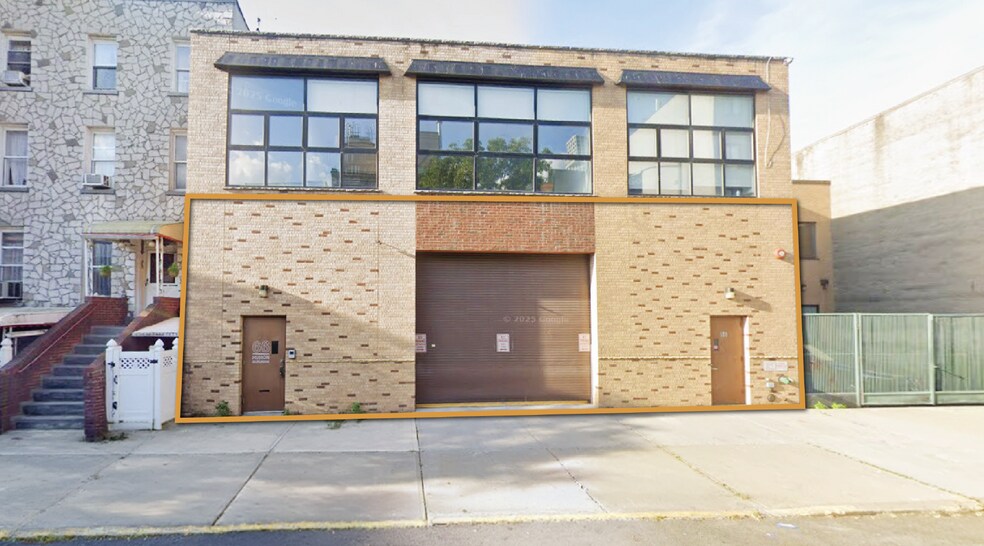 66 Huron St, Brooklyn, NY à louer - Photo de l’immeuble – Image 1 sur 2