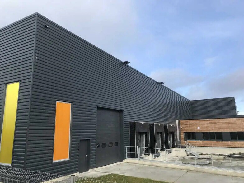 Industriel/Logistique dans Saint-Jacques-de-la-Lande à louer - Photo de l’immeuble – Image 1 sur 10
