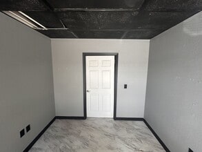 8034 Culebra Rd, San Antonio, TX à louer Photo intérieure– Image 2 sur 6