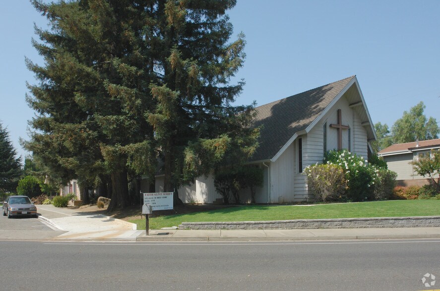 460 S El Monte Ave, Los Altos, CA à louer - Photo de l’immeuble – Image 2 sur 3