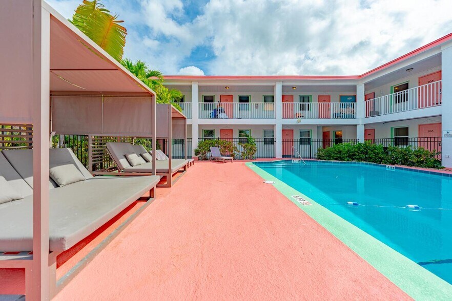 333 Hamden Dr, Clearwater Beach, FL à vendre - Photo de l’immeuble – Image 1 sur 15