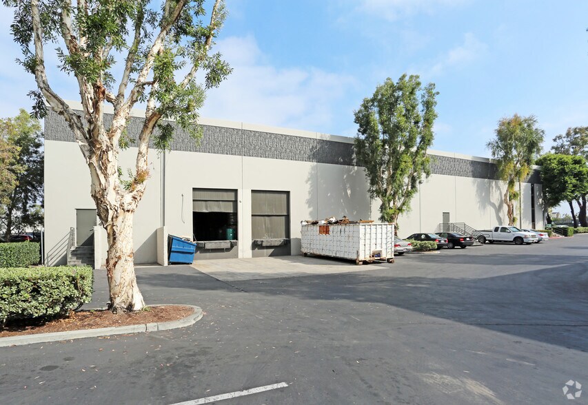 15551-15561 Del Amo Ave, Tustin, CA à louer - Photo de l’immeuble – Image 3 sur 6