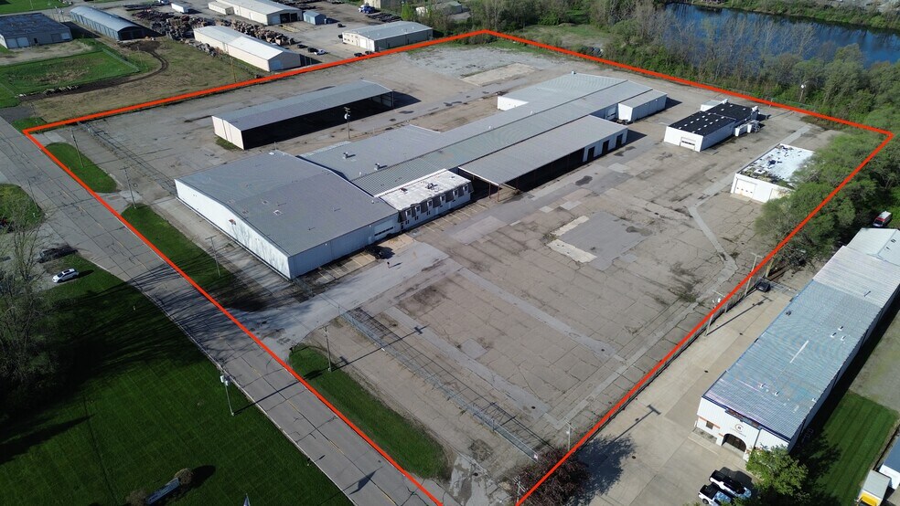 701 Collins Rd, Elkhart, IN à vendre - Photo de l’immeuble – Image 2 sur 14
